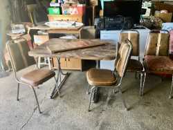 Kitchen table / chairs