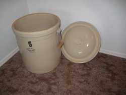 5 gallon crock with lid