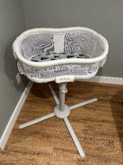 Halo bassinet