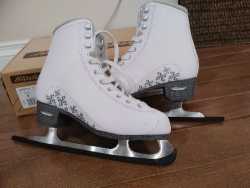 Women&#039;s figure skates